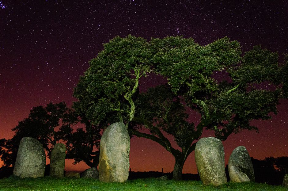 Como as civilizações antigas utilizavam o conhecimento astronômico para navegar e cultivar
