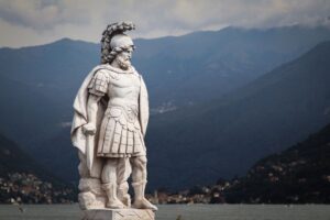 Como os Fatos Incomuns da Antiguidade Influenciam o Mundo Moderno