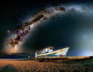 Como investigar relatos de luzes no céu no interior do Brasil: passo a passo com dados astronômicos, NOTAMs e rastreamento de satélites